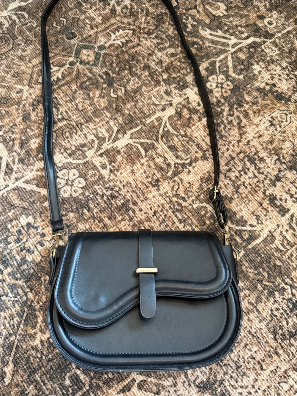 Classic Black Crossbody Saddle Bag - Unbranded
